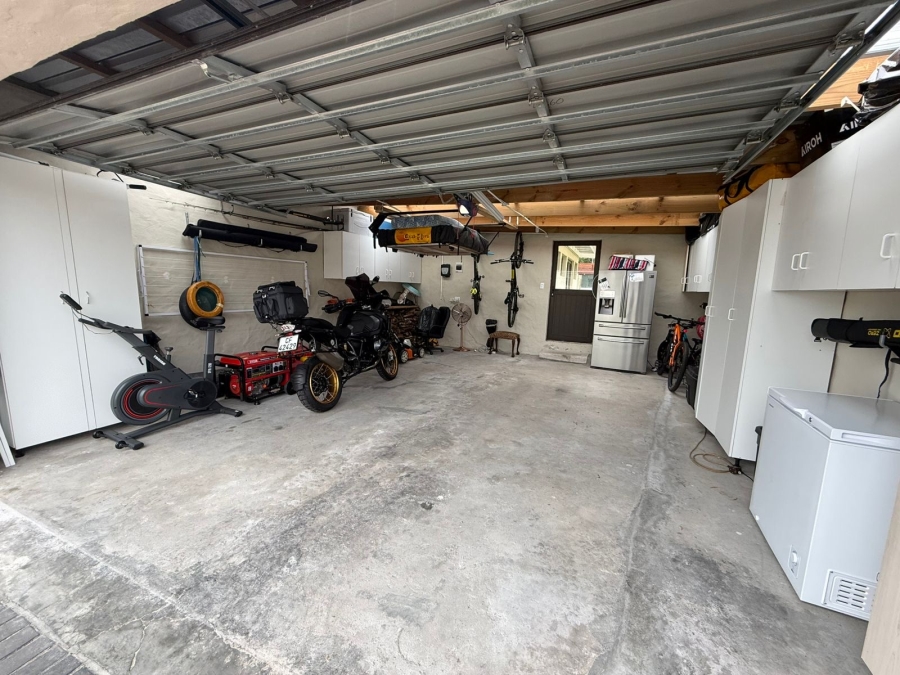 4 Bedroom Property for Sale in Kirstenhof Western Cape